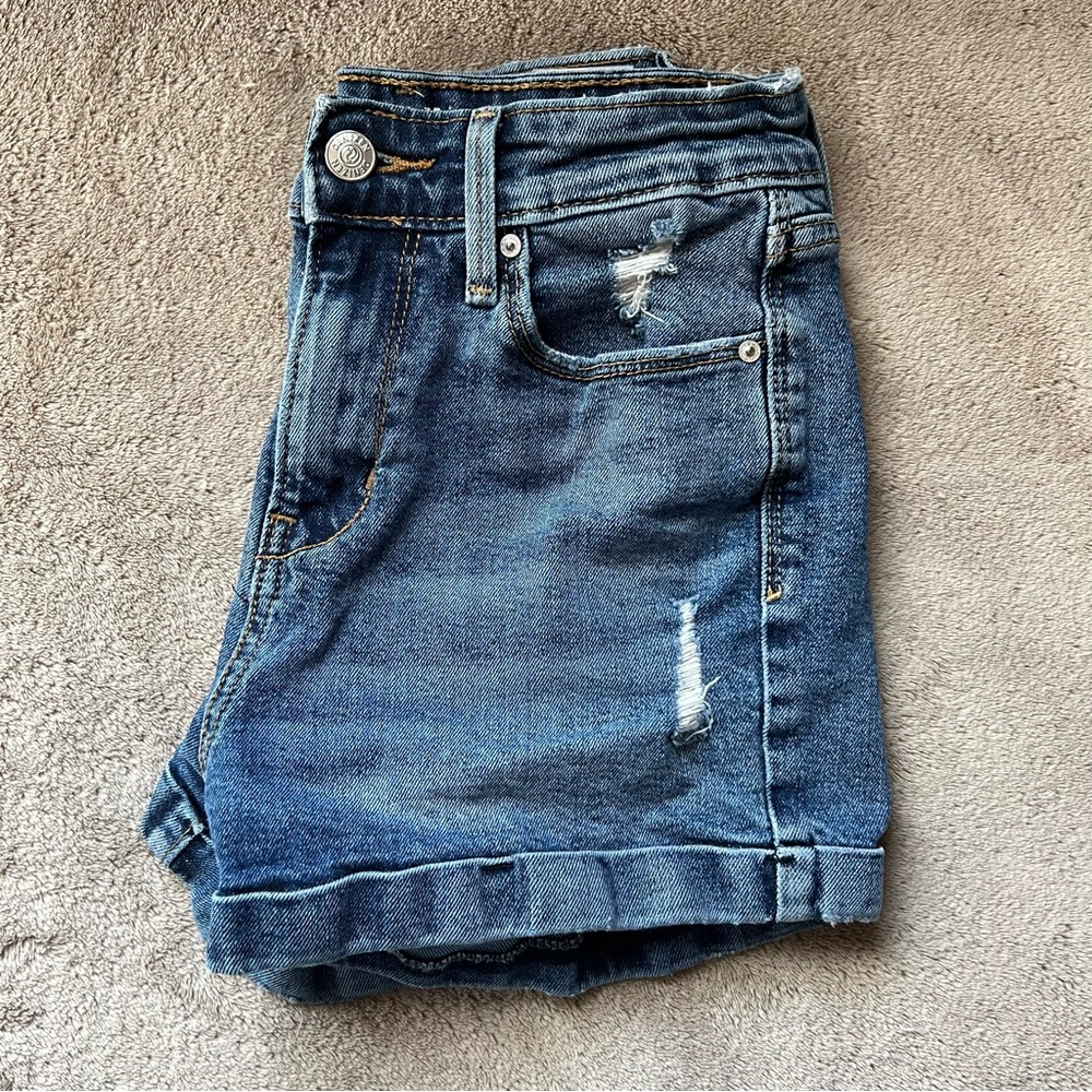 Levi’s Denizen Jean Mom Shorts Women’s Size 0 / 24 High Rise Distressed Denim - Picture 3 of 7